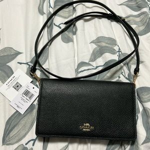 Bnwt coach wallet on chain black
